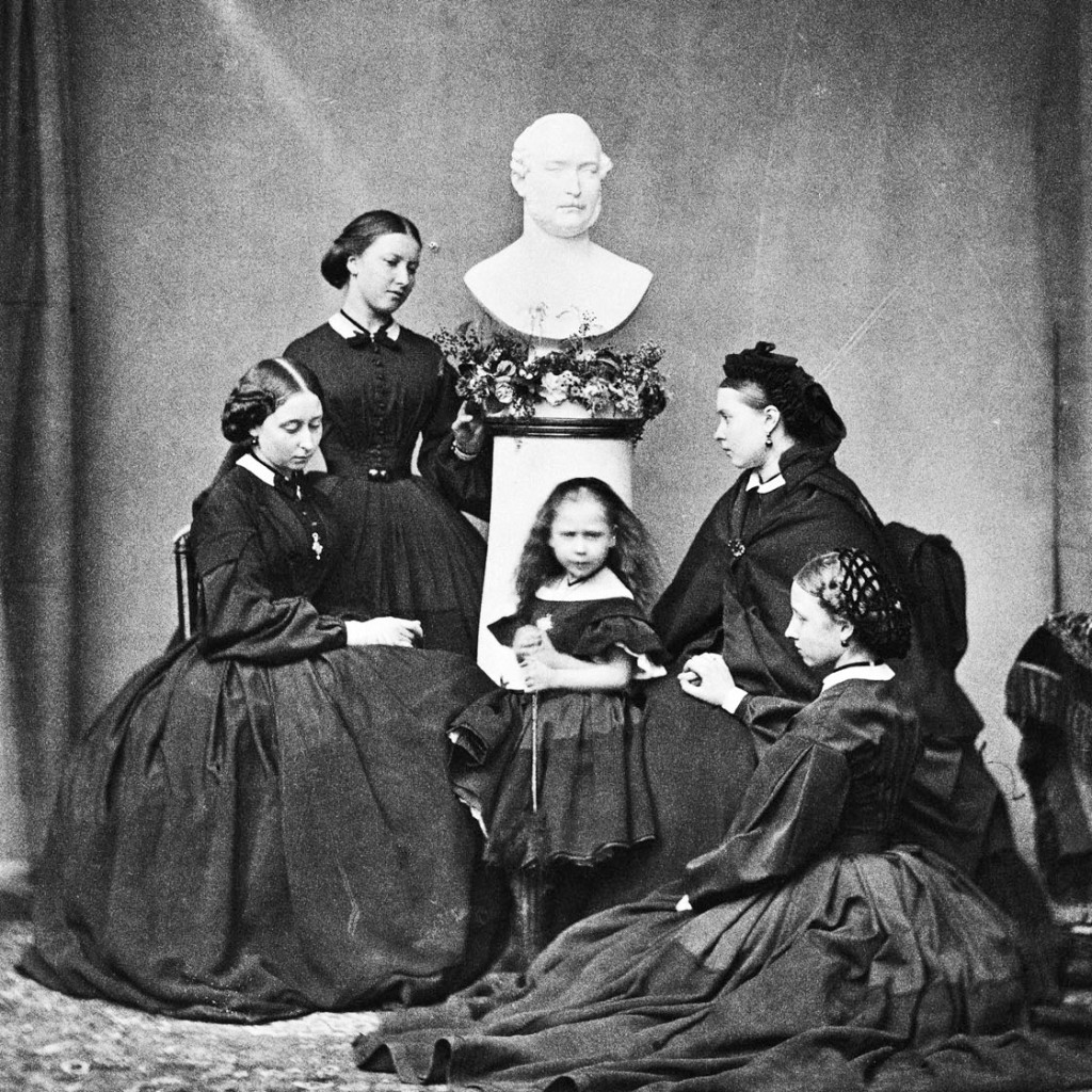 Princess_Beatrice_mourning