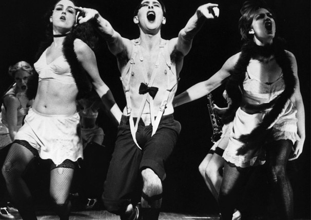 alan-cumming-in-the-1998-broadway-revival-of-cabaret