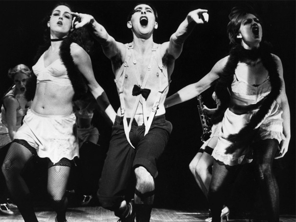 alan-cumming-in-the-1998-broadway-revival-of-cabaret