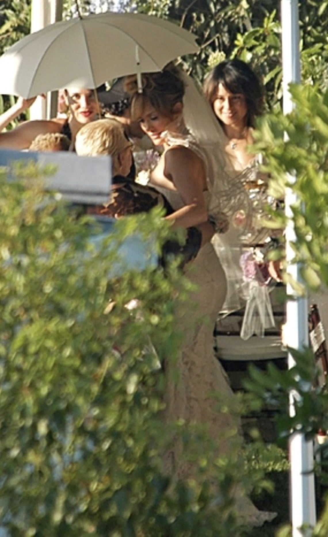 Jennifer Lopez: the wedding dress for the wedding with Ben Affleck (and the previous three) - Code List