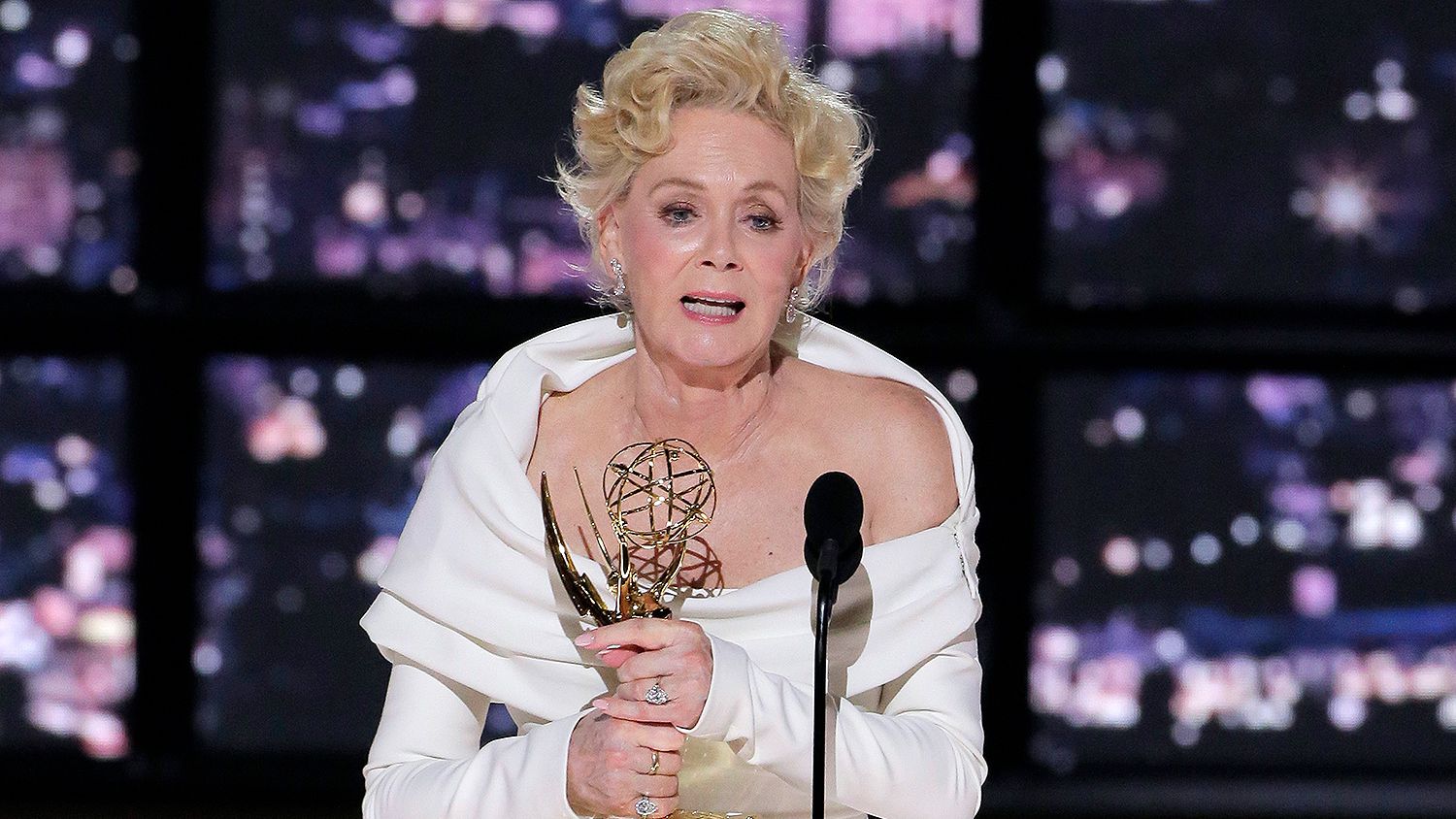Jean Smart Wins Emmy for Outstanding Lead Actress in a Comedy Series