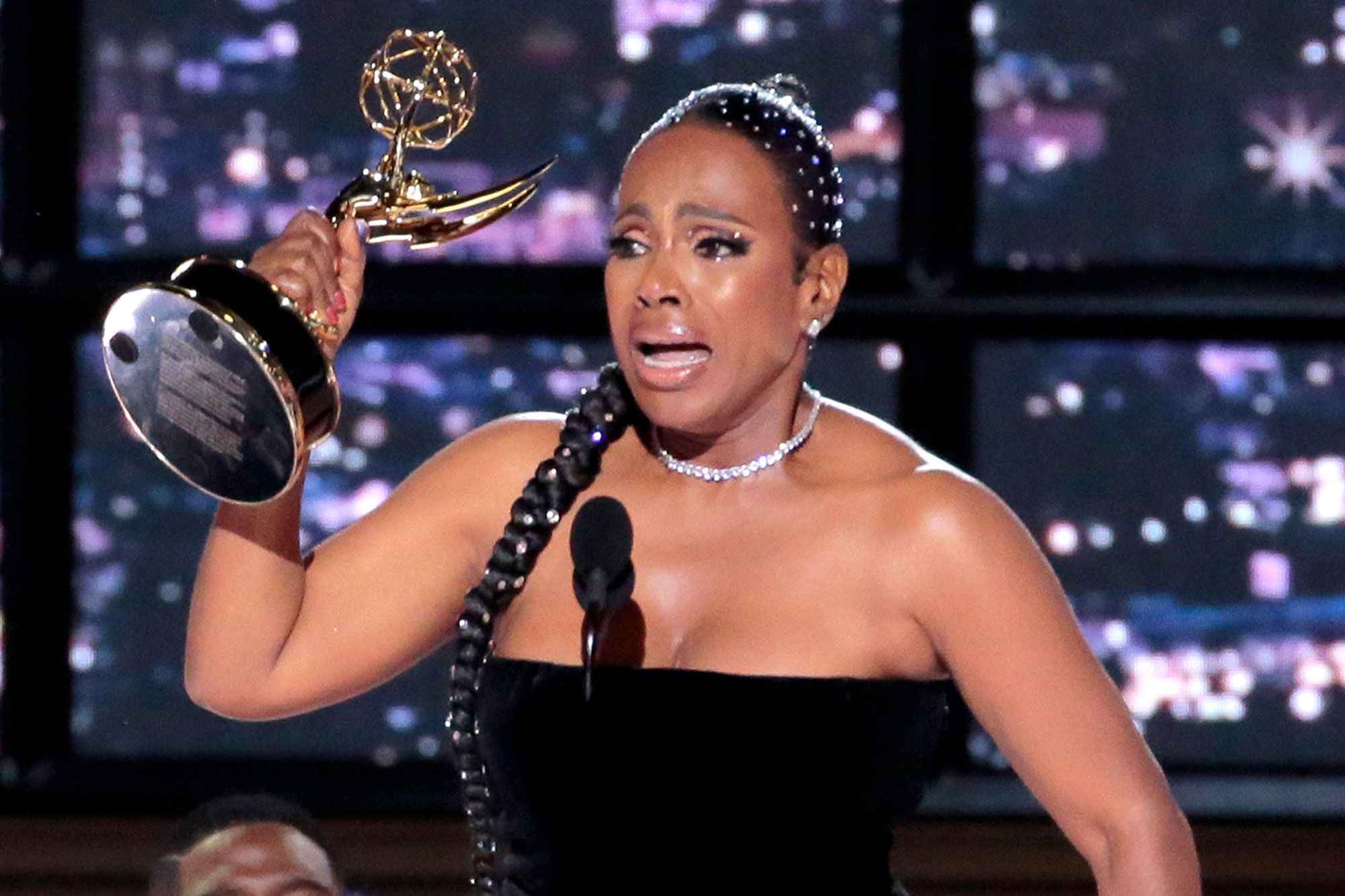 Sheryl Lee Ralph wins first Emmy Awards, belts out song in acceptance speech | EW.com