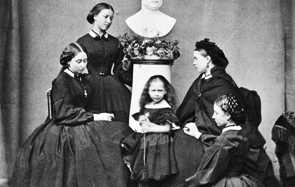 Princess_Beatrice_mourning