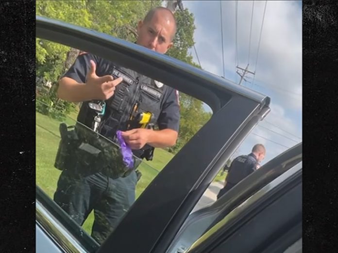 VIDEO Cop Allegedly Caught PLANTING DRUGS in Black Man�s
