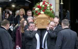 Why did Eamonn Did not attended his mother's Funeral