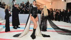 Kendall Jenner wore a Marc Jacobs bodysuit with a bedazzled contrast collar at the red carpet of Met Gala