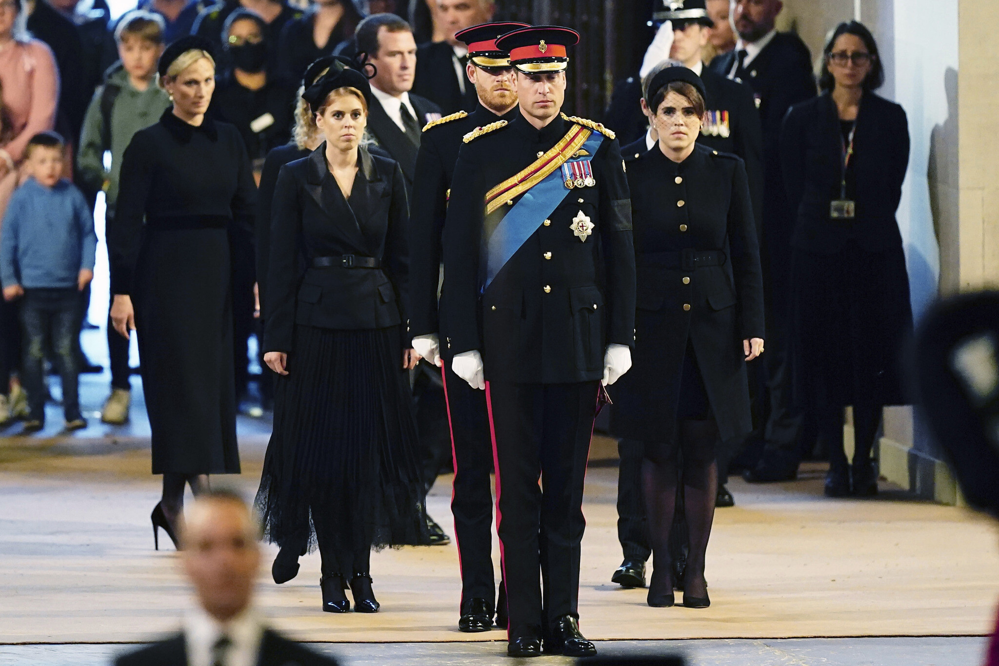 All eight of queen's grandchildren hold silent vigil beside her coffin | The Times of Israel